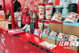 长沙黄花国际机场T2航站楼举办“湘春暖途，星程启航”年货集市活动图片