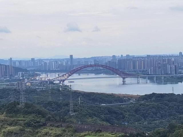 长株潭城际漫游丨夏日徒步法华山：遇见神仙级的“天池”与草原