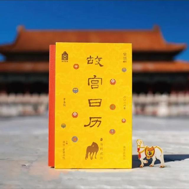 每年在故宫排大队的年轻人，可能不是来逛的......