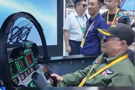 开战斗机表演→航展解说员 他说表演飞行要突破两个极限图片