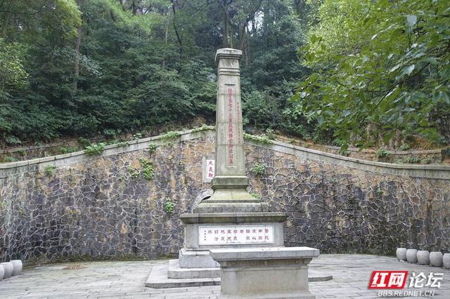 岁暖时刻｜风拂岩壁，也拂过忠魂——赫石坡的 “火”，该照进历史深处