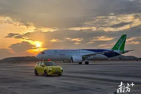 C919国产大飞机首次亮相揭阳潮汕机场图片
