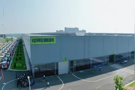 中联重科100台轻量化搅拌车下线交付图片