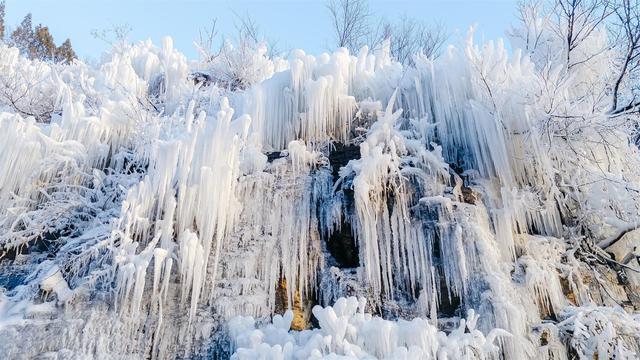 潭溪山“冻”真格了！今日实拍百米冰瀑惊艳成型，这个冬天等你赴约