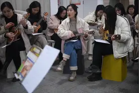 新春走基层｜山东：这些年轻人钟爱这样的“夜生活”图片