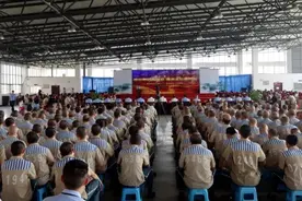 男子在监狱学汽修，如今就职世界五百强车企！还写了40首歌图片