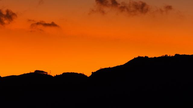 美出天际！在临沧永德看到了“橘子海”