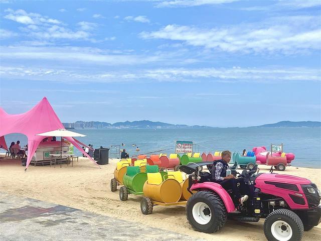 武汉游客一头扎进威海“20℃的海风里”
