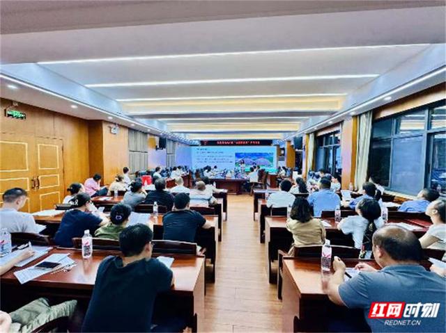 语言“零障碍”！张家界国家森林公园“金鞭溪夜校”打造暑期国际服务新体验