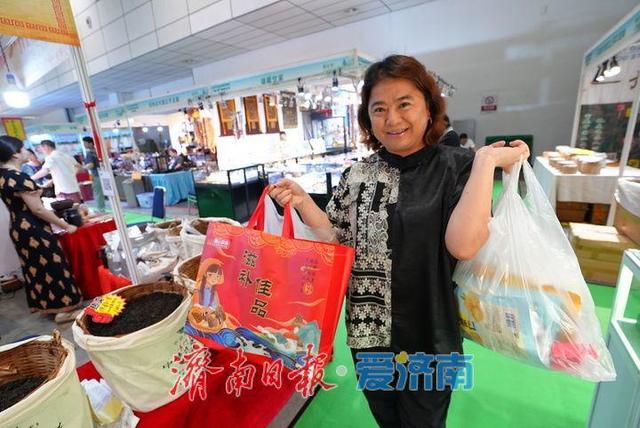 泉城茶香掀购物热潮，市民满载而归