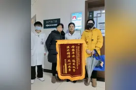 多次住院保胎 四川泸州53岁高龄产妇产下双胞胎图片