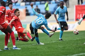 中甲：大连英博胜辽宁铁人图片