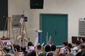 “银角大王”成立工作站：物理不仅是课堂 更要有“诗和远方”图片