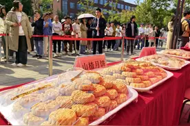 亲手采摘制作山楂美食，北京化工大学实践活动让学生感受劳动之美图片