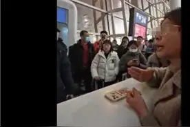 乘客称在武汉天河机场被关飞机6小时！刚刚，南航就部分航班长时间延误致歉图片