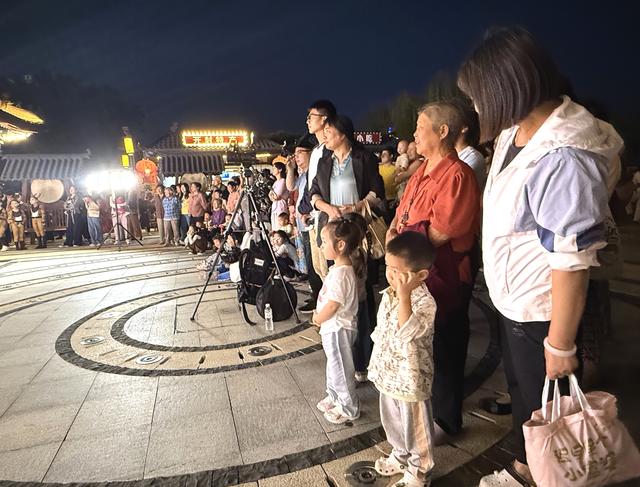 文化惠民｜“欢乐周末”唱响鼓楼