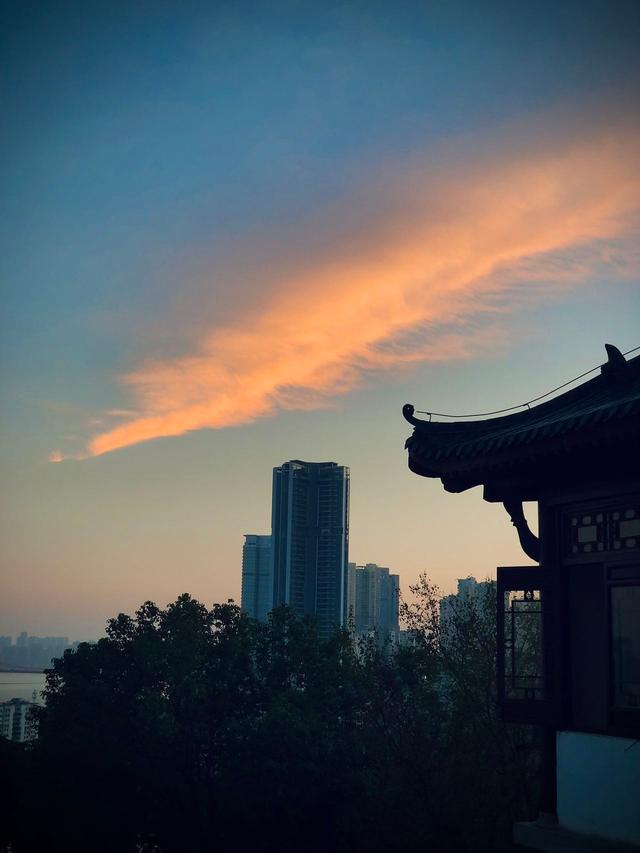 武汉人私藏的“云端观景台”——在龟山，尽览黄鹤楼与长江胜景