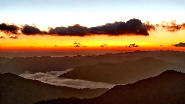 日出云海齐上阵！冬日的楚雄，美成了仙境