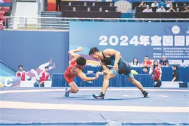 全国国际式摔跤冠军赛在贵港开赛图片