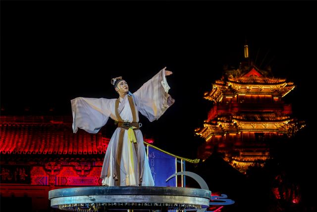 图集｜开封府夜游《南衙千秋月》启幕 光影幻戏点亮千年府衙夜经济