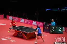 孙颖莎与蒯曼会师澳门乒乓球世界杯女单决赛图片