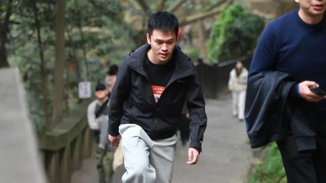 全民健身迎新年 | 千余名登山爱好者南山登高望远