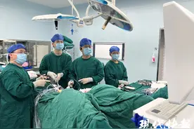 罕见“镜面人”大爷得了直肠癌，医生成功“反向拆弹”图片