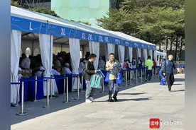 直击深马物资领取现场！跑者：第十年的参赛包诚意满满图片