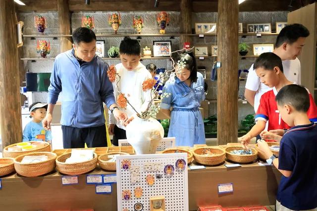 【21℃城市安顺文化新风采】安顺旅游集团文创商品发展有限公司：以文创为桥 让安顺文化“活”态传承