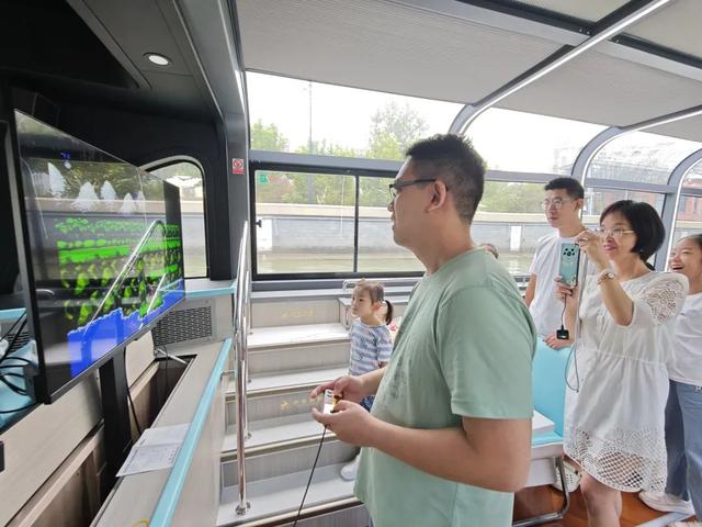边坐船边玩游戏！苏州河游船怀旧航班首航→
