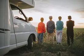 看演唱会、旅游、候鸟式养老，这届老年人有点“潮”图片