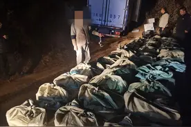 云南楚雄警方破获一起假烟案：查获假烟6万余支，抓获3人图片