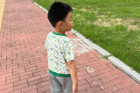 中秋 | 外孙给我“打”月饼图片