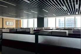 鼎益丰，多处办公地人去楼空！风险提示贴满电梯间，有投资人竟视而不见图片