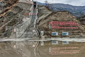 成都山地所建成全球规模最大的山地灾害动力学模拟实验平台图片