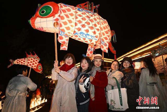 海外华文媒体打卡齐云山 感受多元化沉浸文旅体验