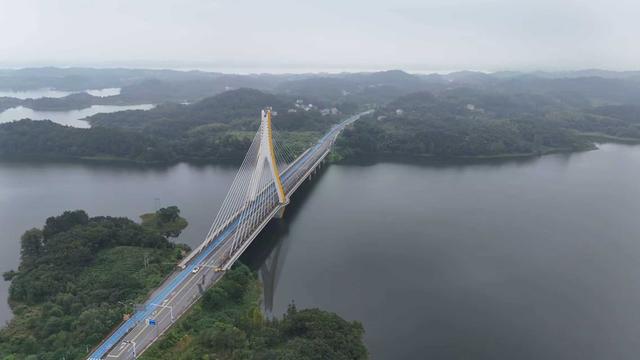 行笔江淮｜环万佛湖公路披“靓装” 成舒城生态旅游新名片