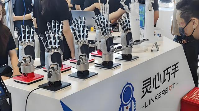 中国蓝观察丨“AI新物种”集合 云栖大会包有未来感