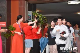 长沙中考首日，平安！图片