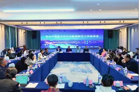 让青岛文学与影视“联姻”！青岛市专业作家文学作品影视转化座谈会昨（5日）举办，与会代表探讨深度融合新模式图片