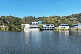 信阳这家民宿，轻隐于山林，栖居在水一方图片