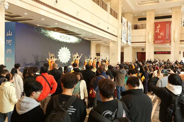 “跟着艺术游甘肃”敦煌主题展演活动走进南昌