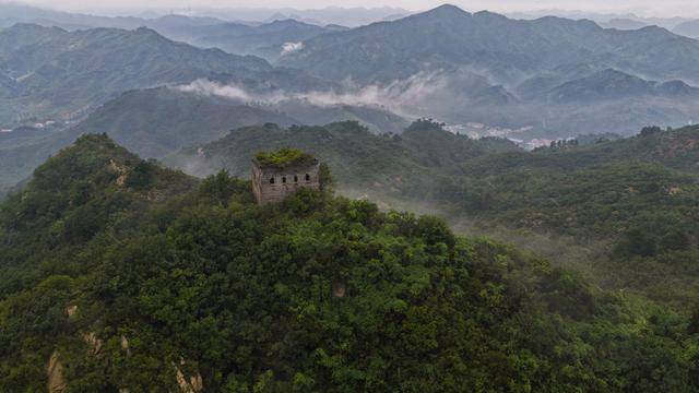 河北遵化：烟雨长城