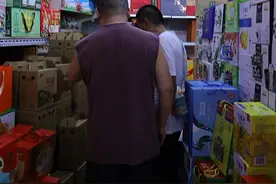 不占压盲道、城市道路……中秋假期，临沂市允许沿街商户外摆经营图片