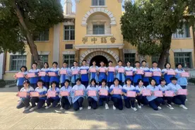 【全环境立德树人】龙口第一中学东校举行“诗传心意，词颂芳华”原创诗歌大赛图片
