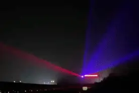 在高速上蹦迪？为防止夜间驾驶疲劳，他们装了这个“神器”……图片