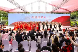 100对新人参加首届川渝集体婚礼图片