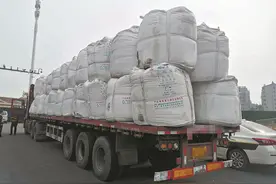 货物捆扎莫大意 别让货车变“祸车”图片