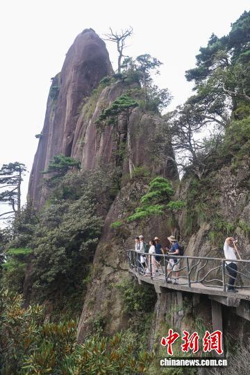 世界地质公园江西三清山：暑期尾声人气不减