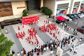 合唱、朗诵、手势舞……黄江百名少年儿童向祖国告白图片